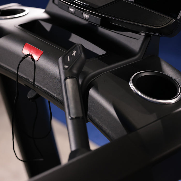 Life Fitness Club Series + Treadmill w/ SL Console - Black Life Fitness Treadmill; Residentail Commercial Frame over 350lbs life-fitness_club-series-treadmill_view-4_57e1836b-fd0f-48a9-9ddd-0c03350c708f